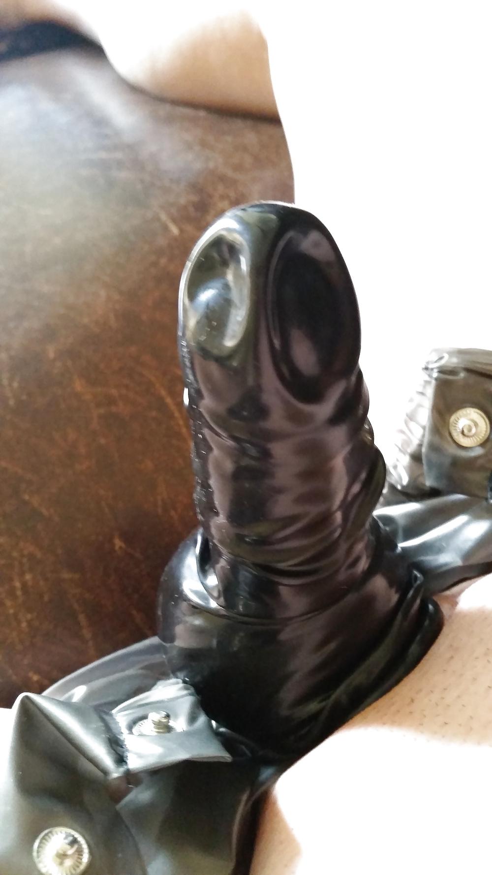 12P Rubber cock play