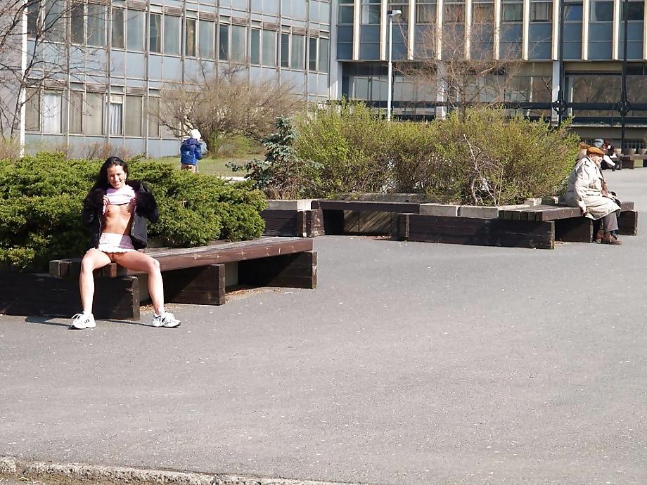 25P Nude In Public