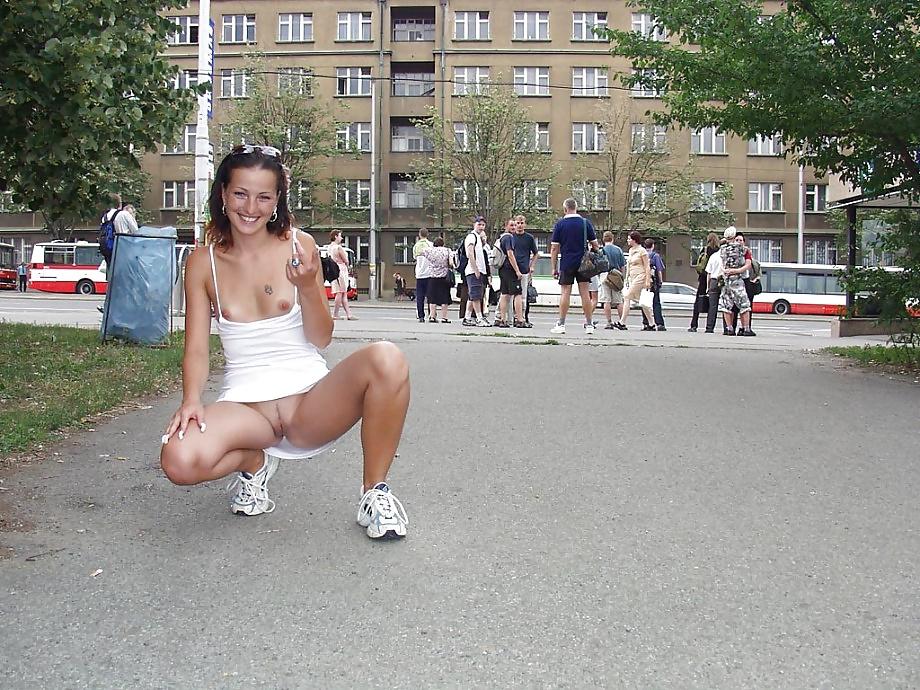25P Nude In Public
