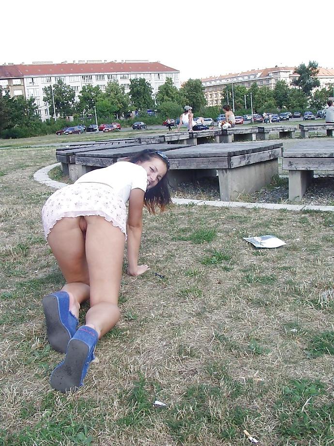 25P Nude In Public