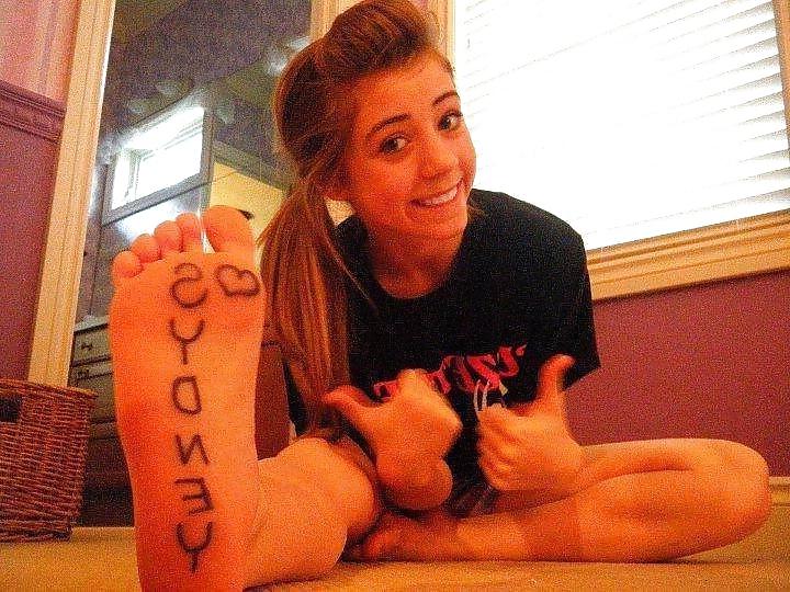 25P Sexy Teens Feet