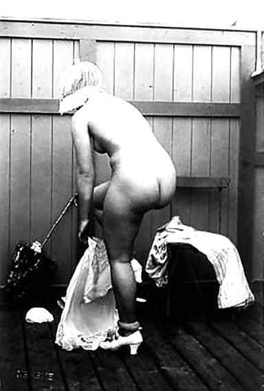 14P Mary Willumsen, first Female nude Photographer (1916)