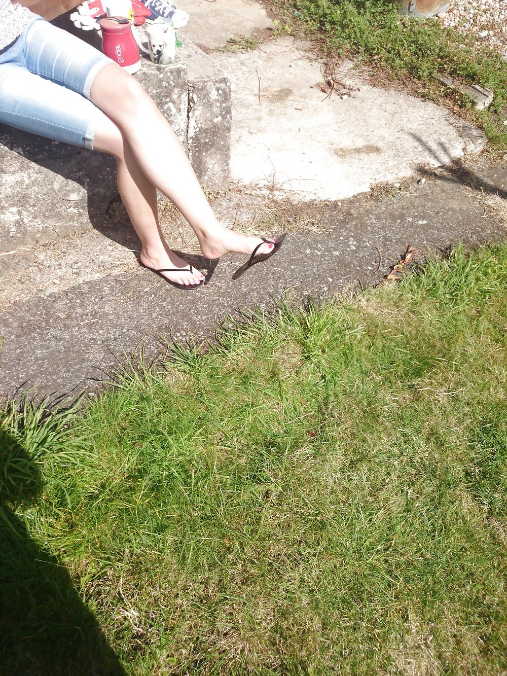 19P Candid neighbour in flip flops, toes and soles