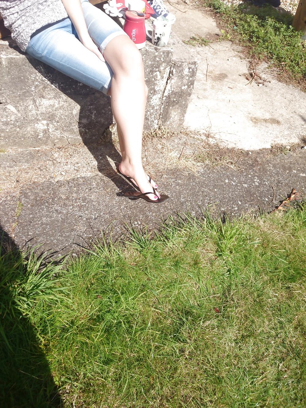 19P Candid neighbour in flip flops, toes and soles