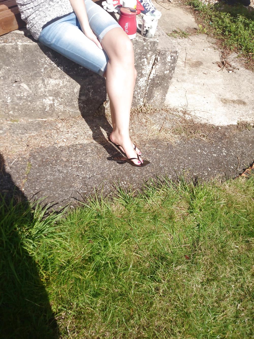 19P Candid neighbour in flip flops, toes and soles