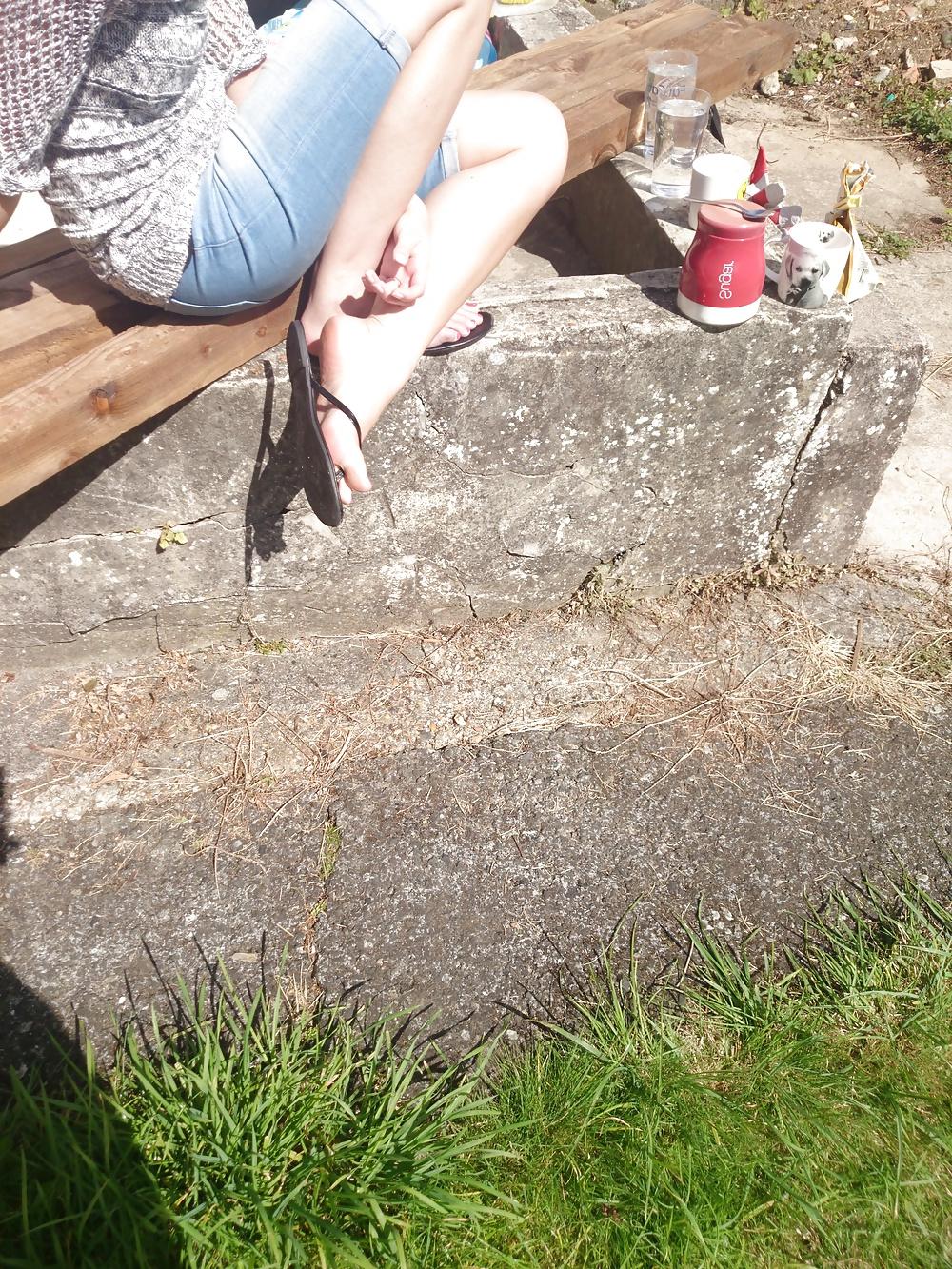 19P Candid neighbour in flip flops, toes and soles
