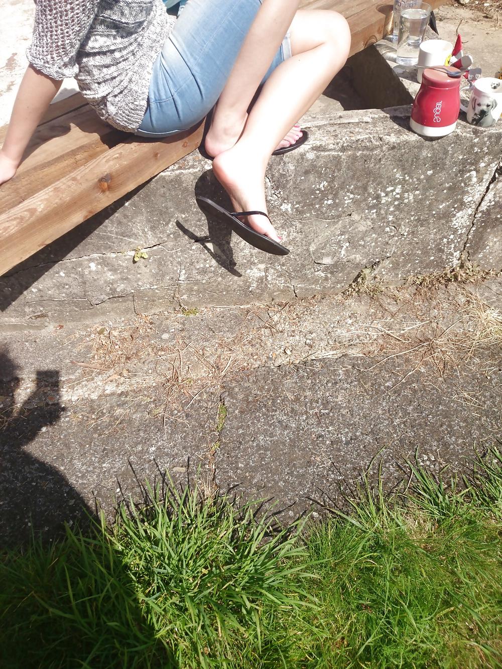 19P Candid neighbour in flip flops, toes and soles