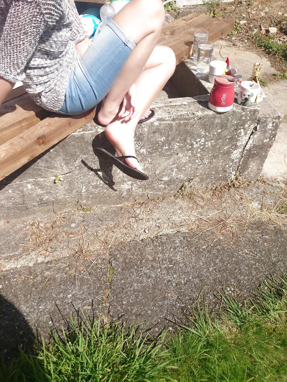 19P Candid neighbour in flip flops, toes and soles
