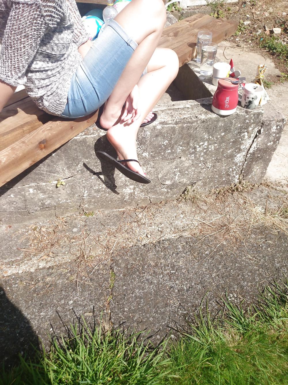 19P Candid neighbour in flip flops, toes and soles