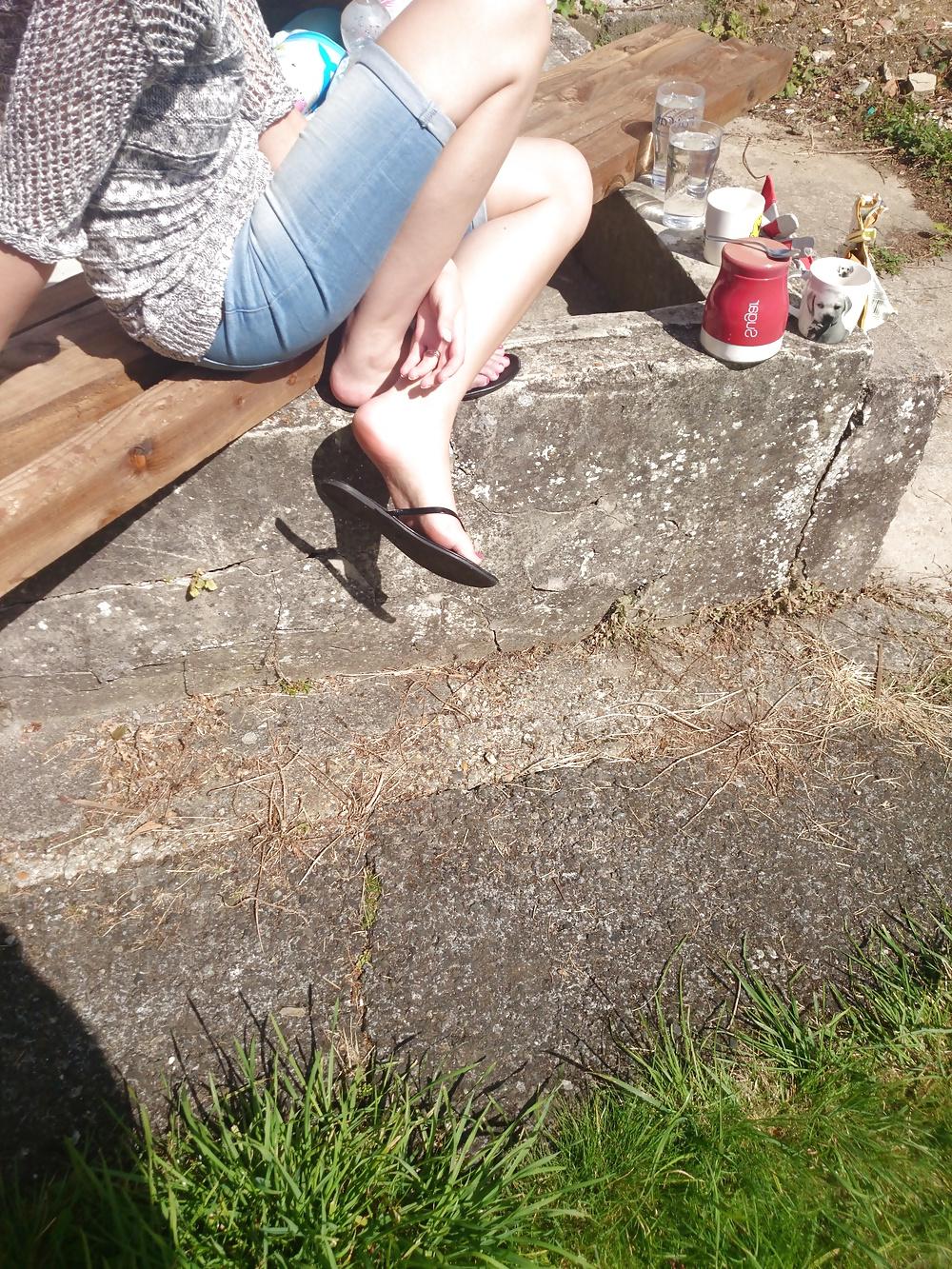 19P Candid neighbour in flip flops, toes and soles