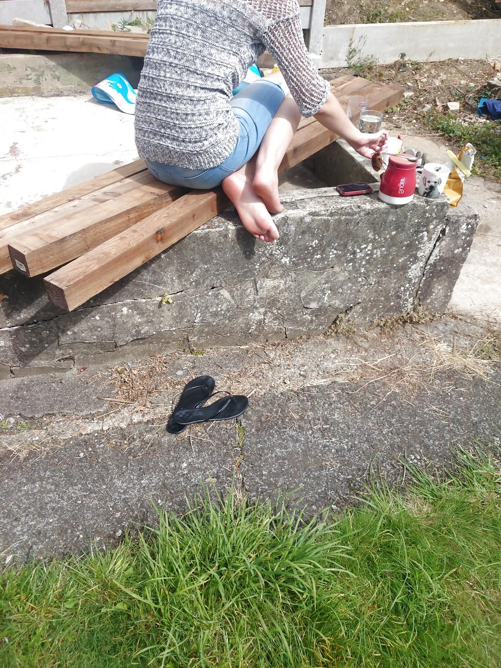 19P Candid neighbour in flip flops, toes and soles
