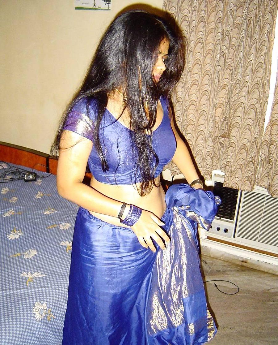 16P Cute Indian Housewife