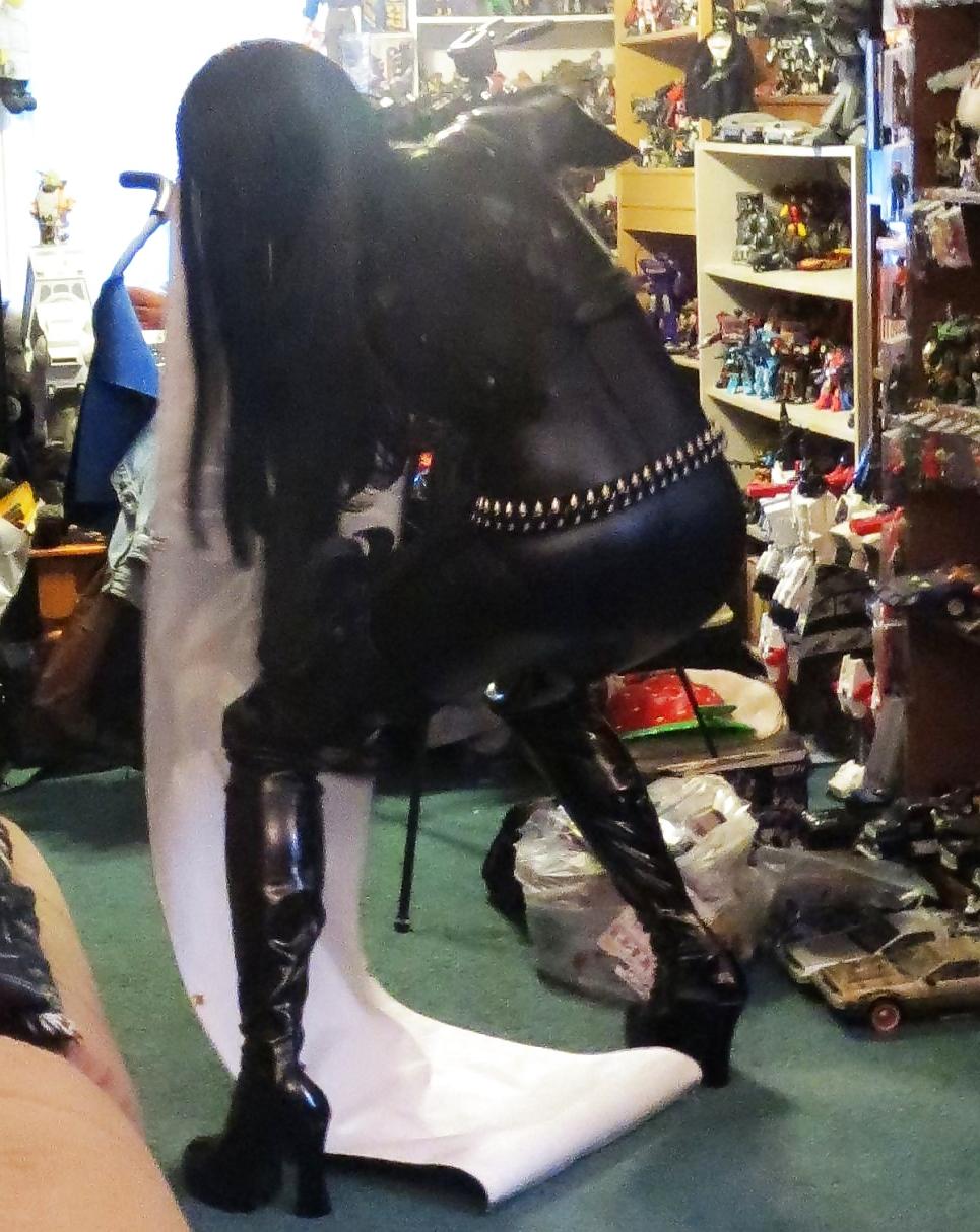 25P Girl in PVC Fetish Outfits