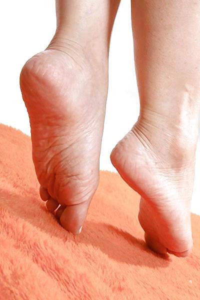 24P Feet Mature