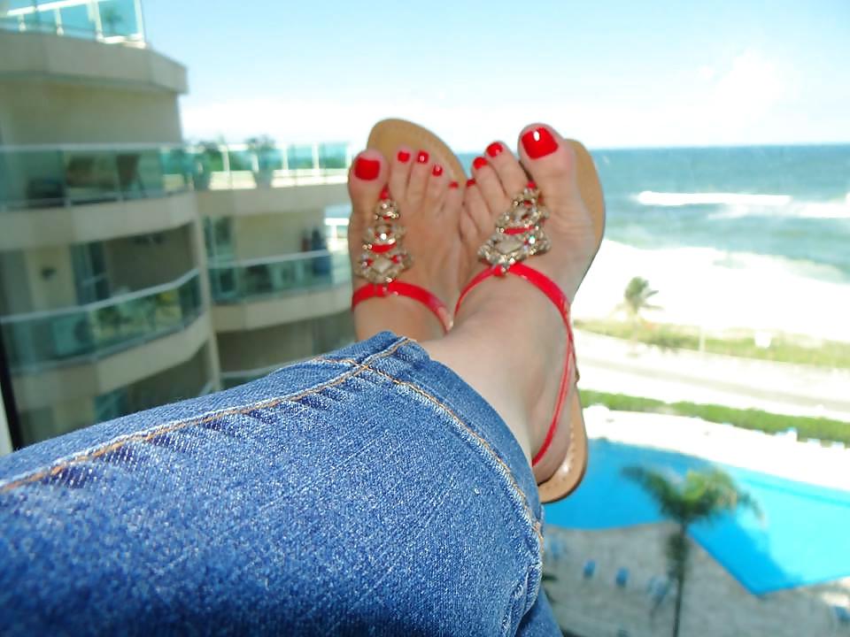24P Feet Mature