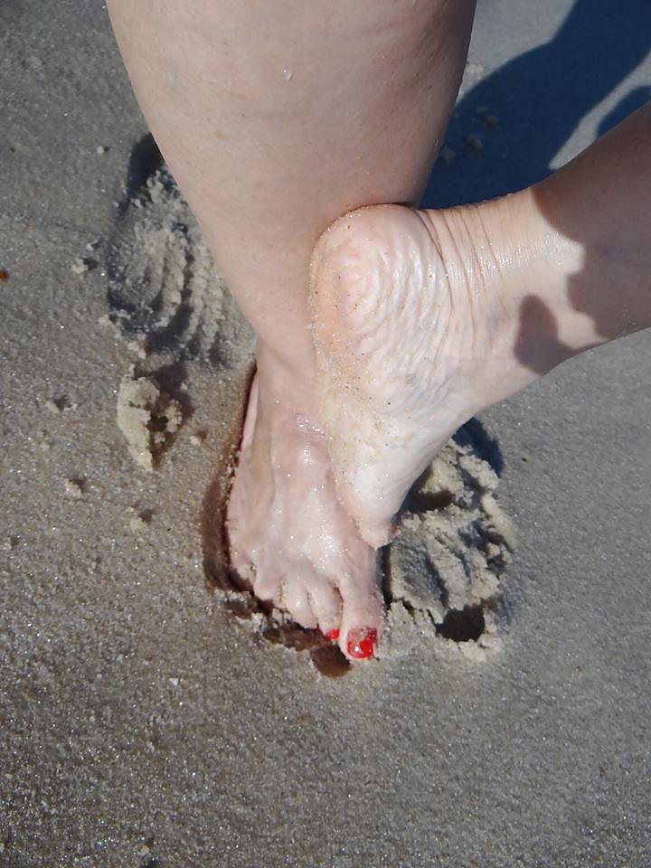 24P Feet Mature