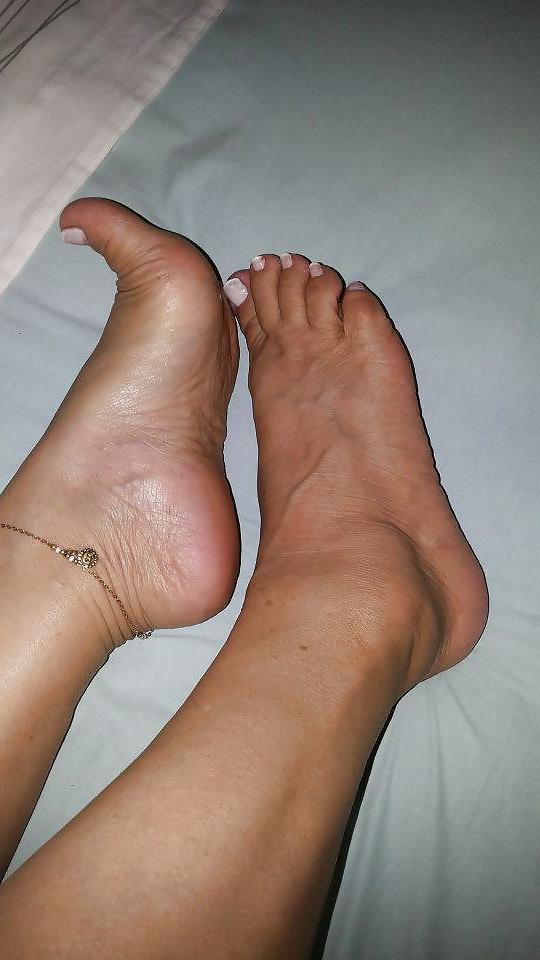 24P Feet Mature