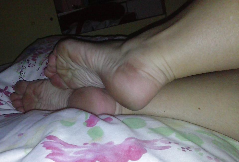 24P Feet Mature