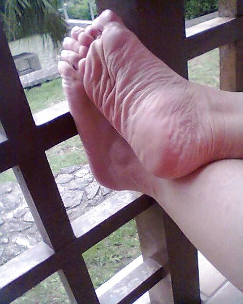 24P Feet Mature