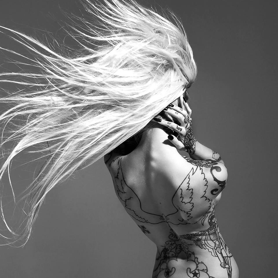 25P Tattoed girls art pics IX