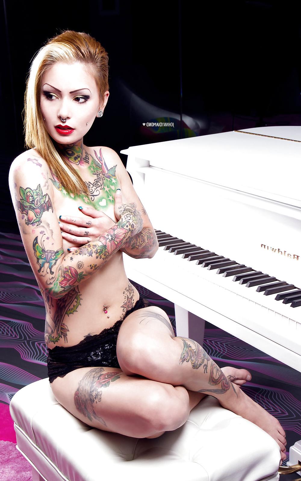 25P Tattoed girls art pics IX