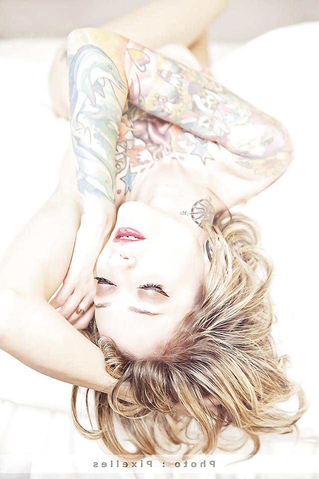25P Tattoed girls art pics IX