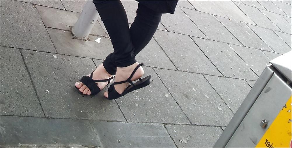 25P Arab feet