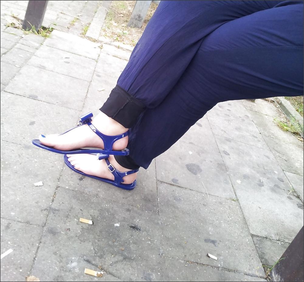 25P Arab feet