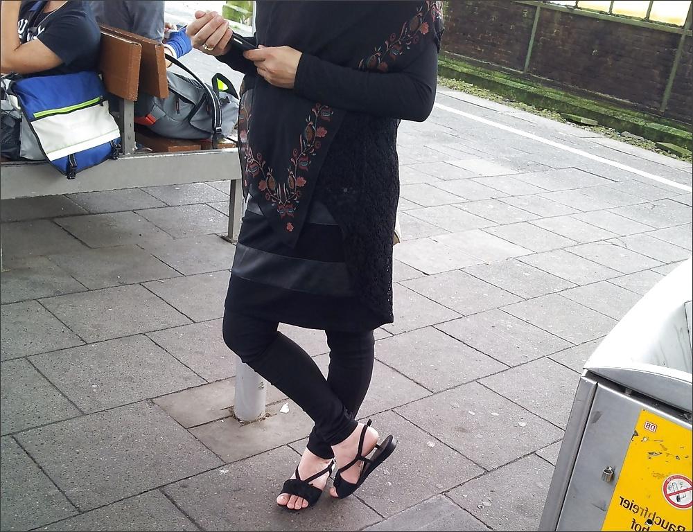 25P Arab feet