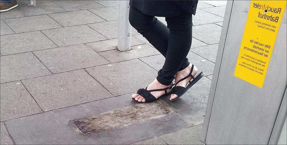 25P Arab feet