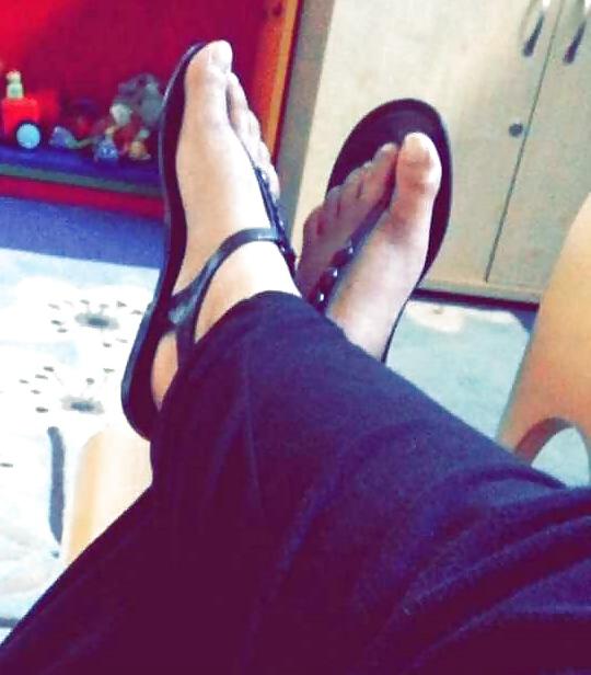 25P Arab feet