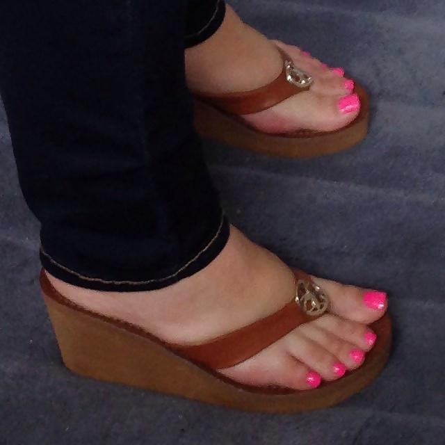 25P Arab feet