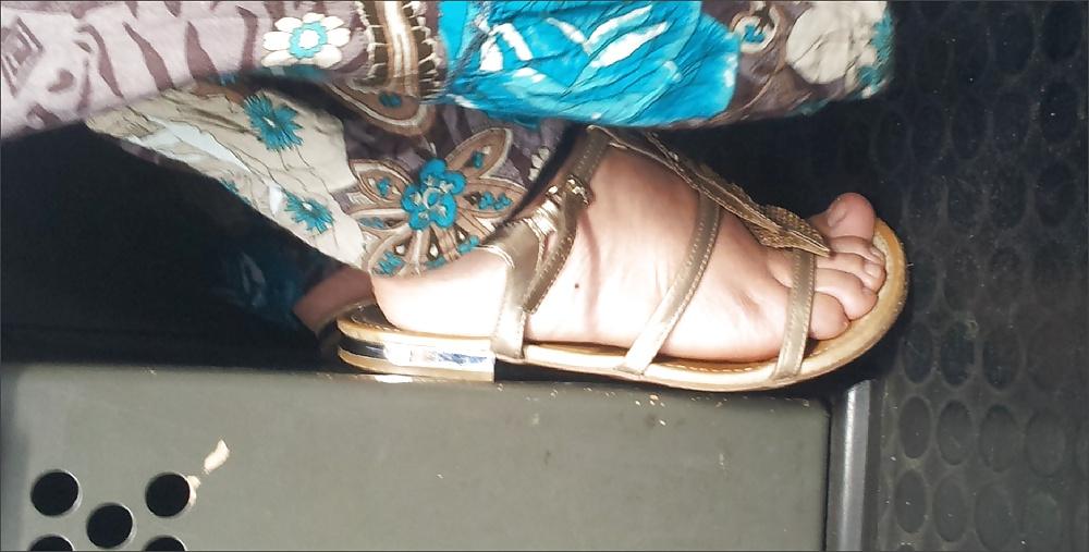 25P Arab feet