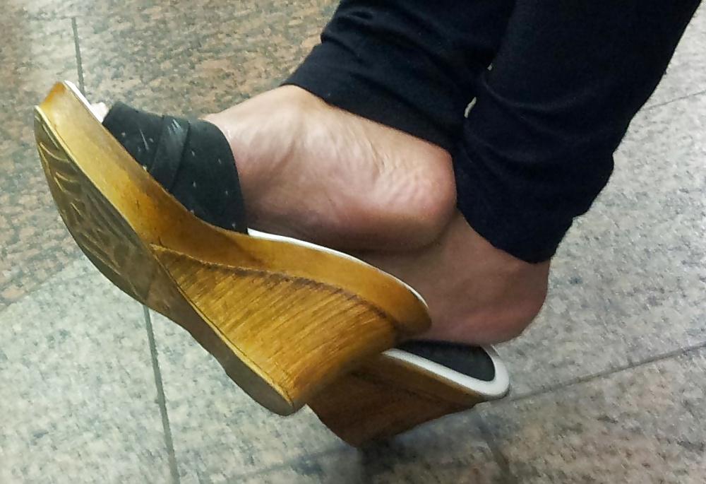 25P Arab feet