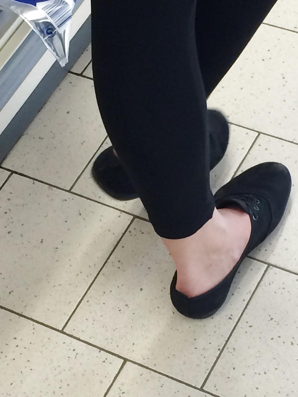 6P Bitch an der Kasse bei Aldi vor mir :-)) ca 21 Jahre 