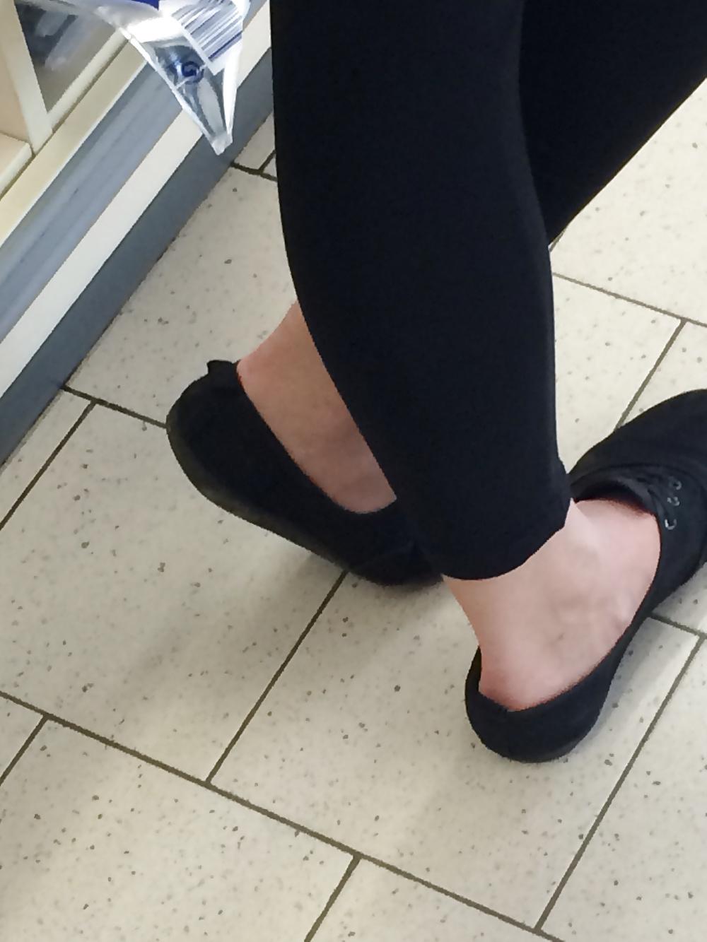 6P Bitch an der Kasse bei Aldi vor mir :-)) ca 21 Jahre 
