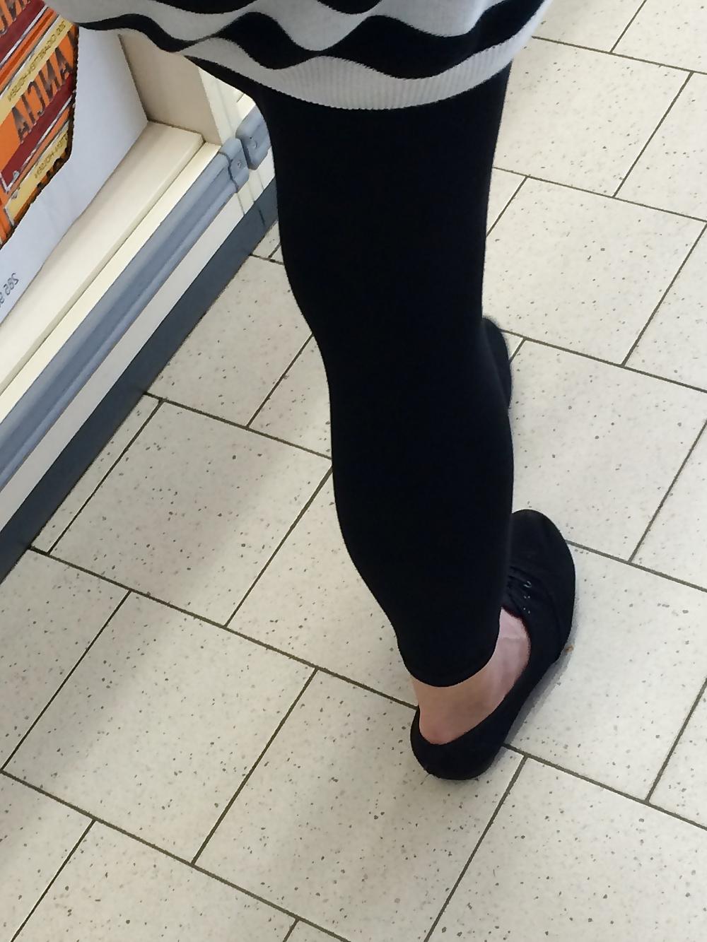 6P Bitch an der Kasse bei Aldi vor mir :-)) ca 21 Jahre 