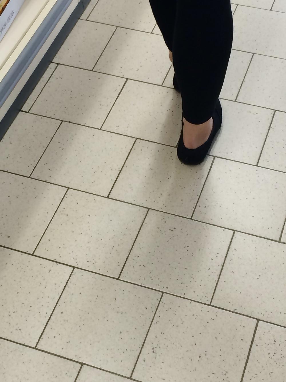 6P Bitch an der Kasse bei Aldi vor mir :-)) ca 21 Jahre 