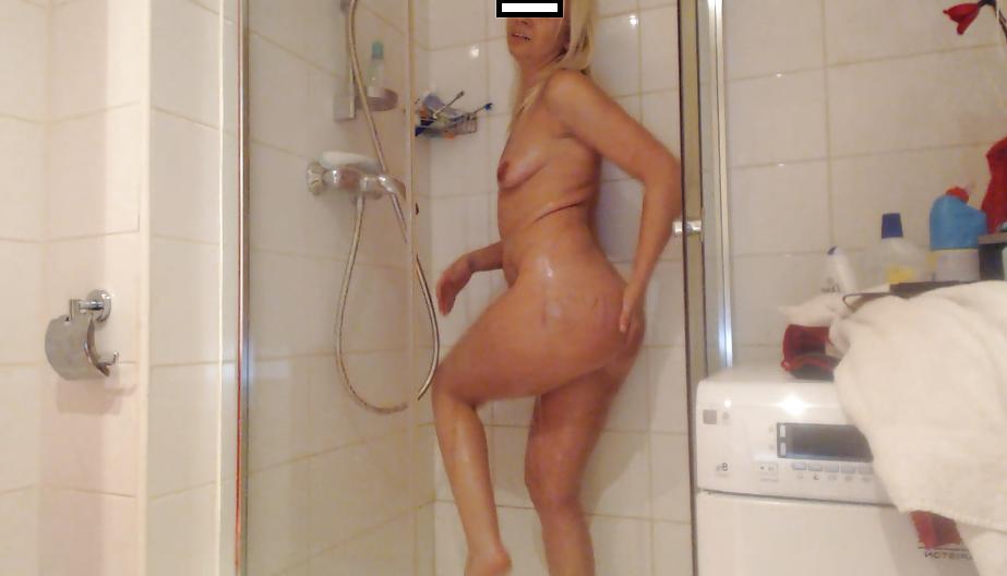 10P In shower i play