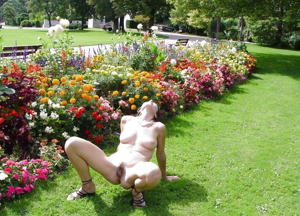 17P MATURE IN PUBLIC