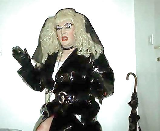 25P Vinyl Fetish Bitch