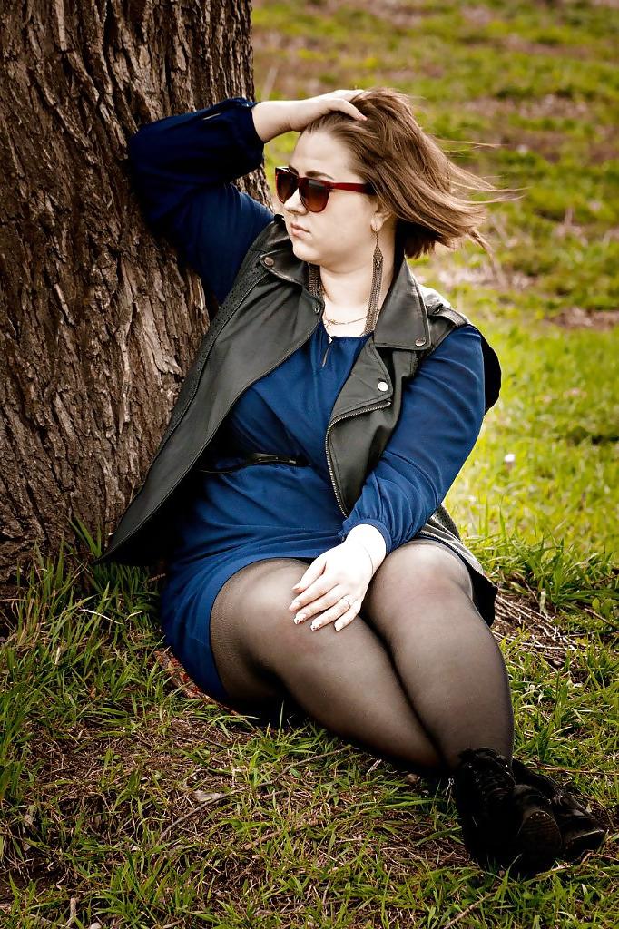 20P Curvy plump babe