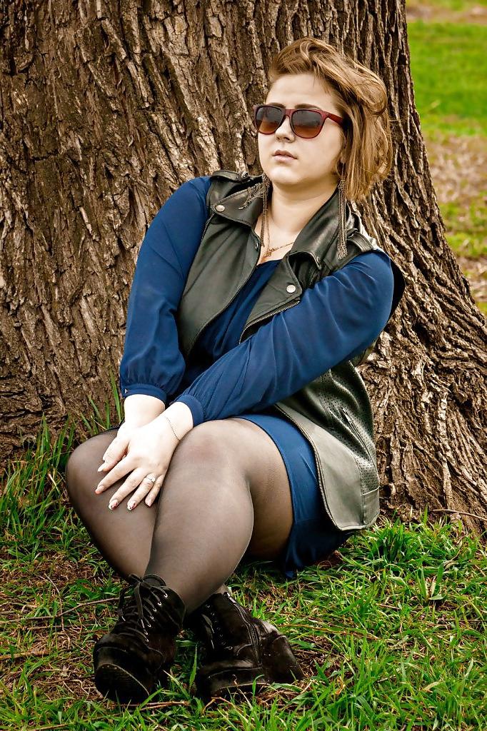 20P Curvy plump babe