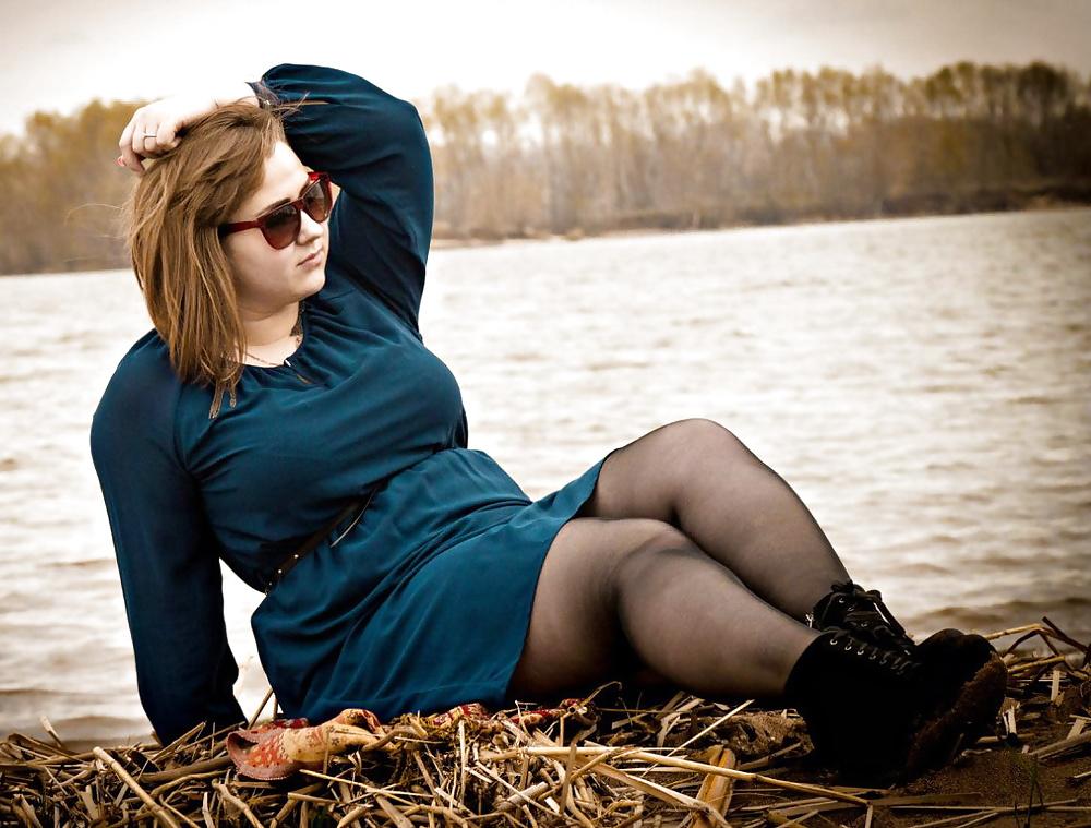 20P Curvy plump babe