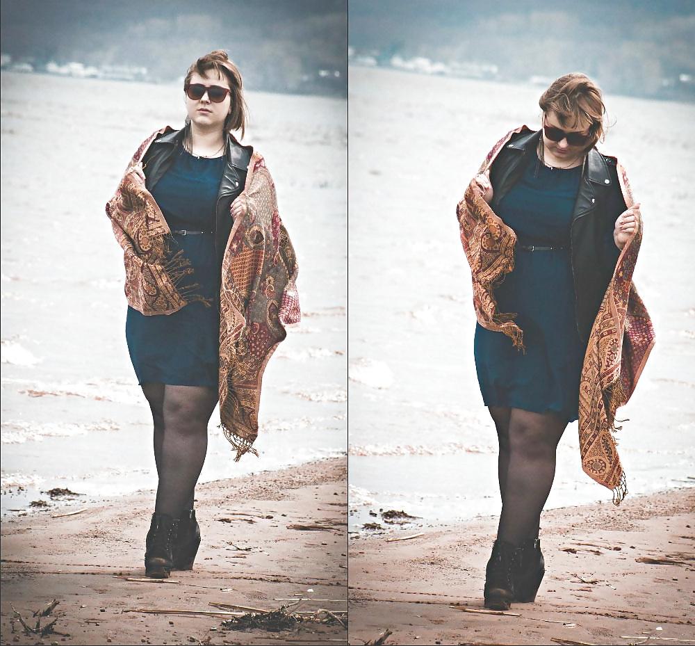 20P Curvy plump babe