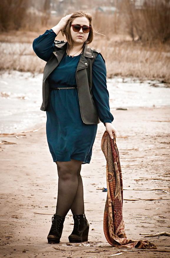 20P Curvy plump babe