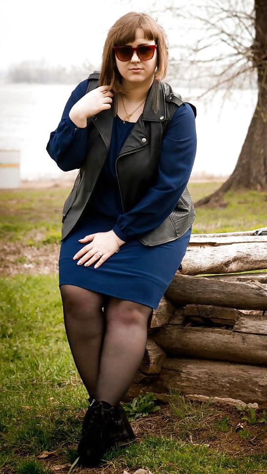20P Curvy plump babe