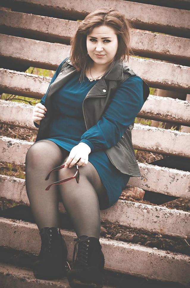 20P Curvy plump babe