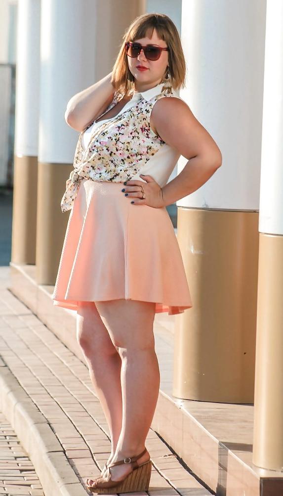 20P Curvy plump babe