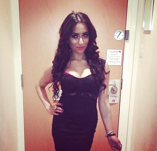 25P British uk paki indian bengali wank slut